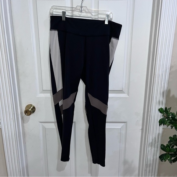 Black and Gray Leggings - Picture 2 of 6